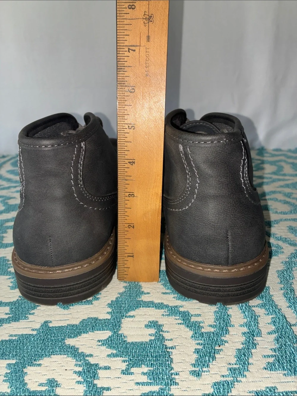 Men's Gray Chukka Boots with Brown Outsole - Everyday Comfort Sz 10 1/2